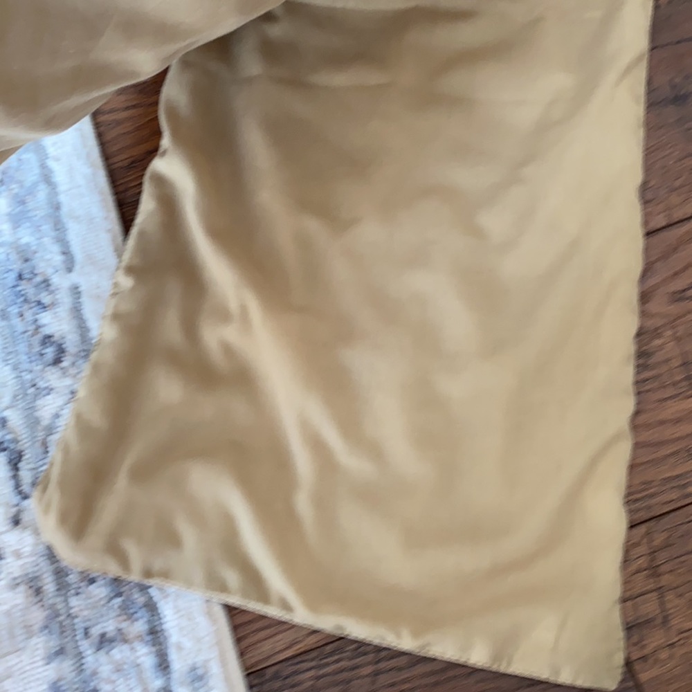 Detailed Table Runner - Picture 5 of 6
